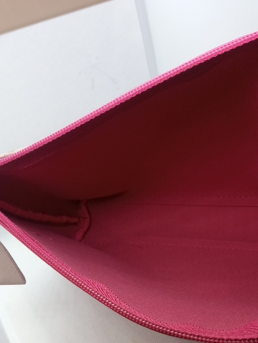 ELIZABETH ARDEN BOW MAKE UP BAG - Picture 6 of 7